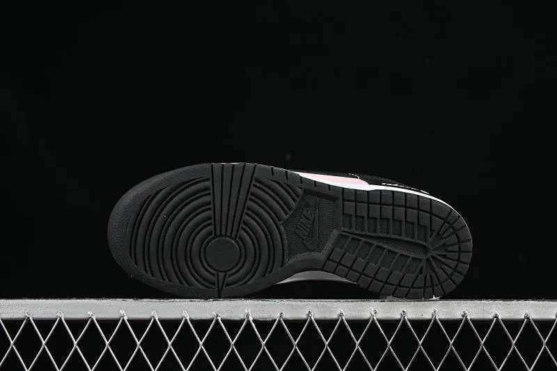All categories Nk SB Dunk series Nk SB Dunk Low low-top sneakers Nike SB Dunk Low black and pink low-top casual sneakers CW1590-100